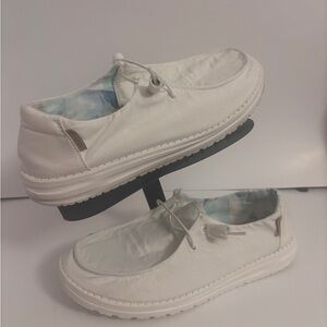 Hey Dude Women's Wendy Classic casual slip-on shoes size 10